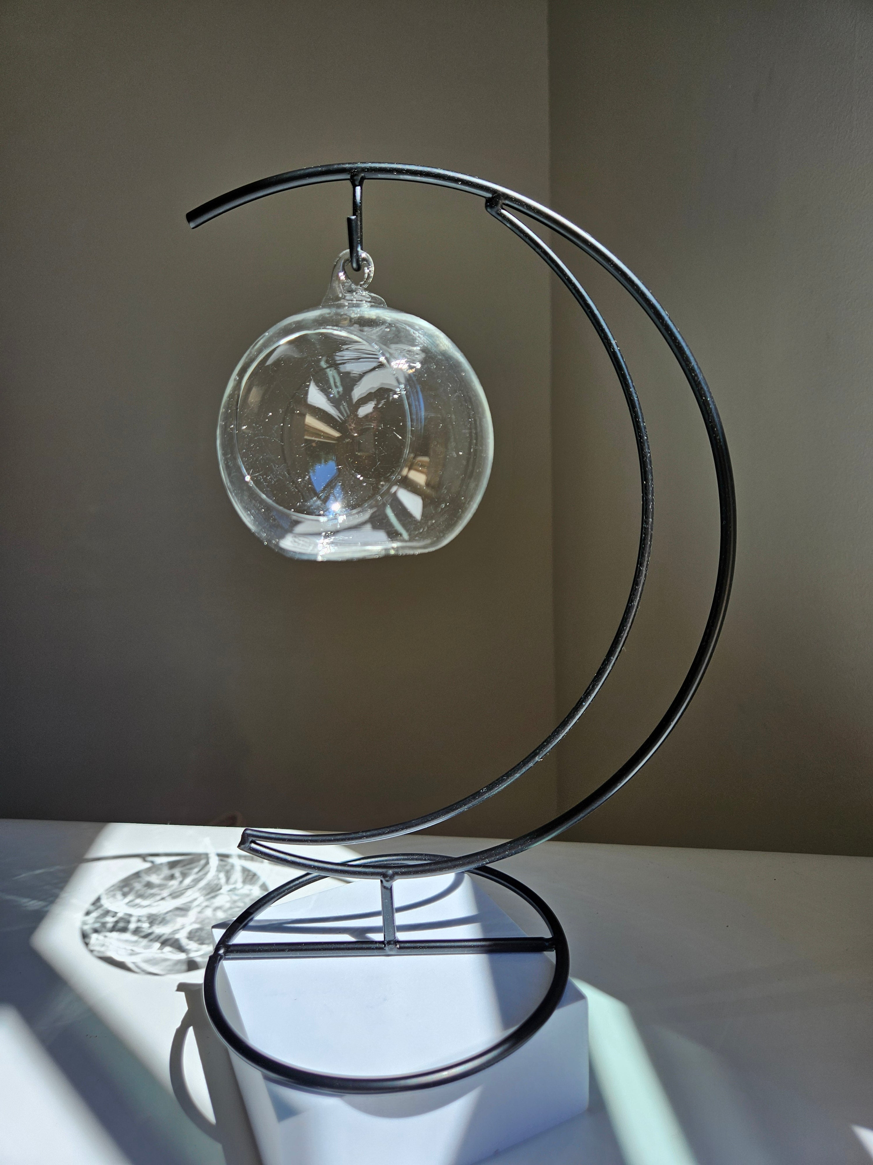 Hanging Globe | moon stand