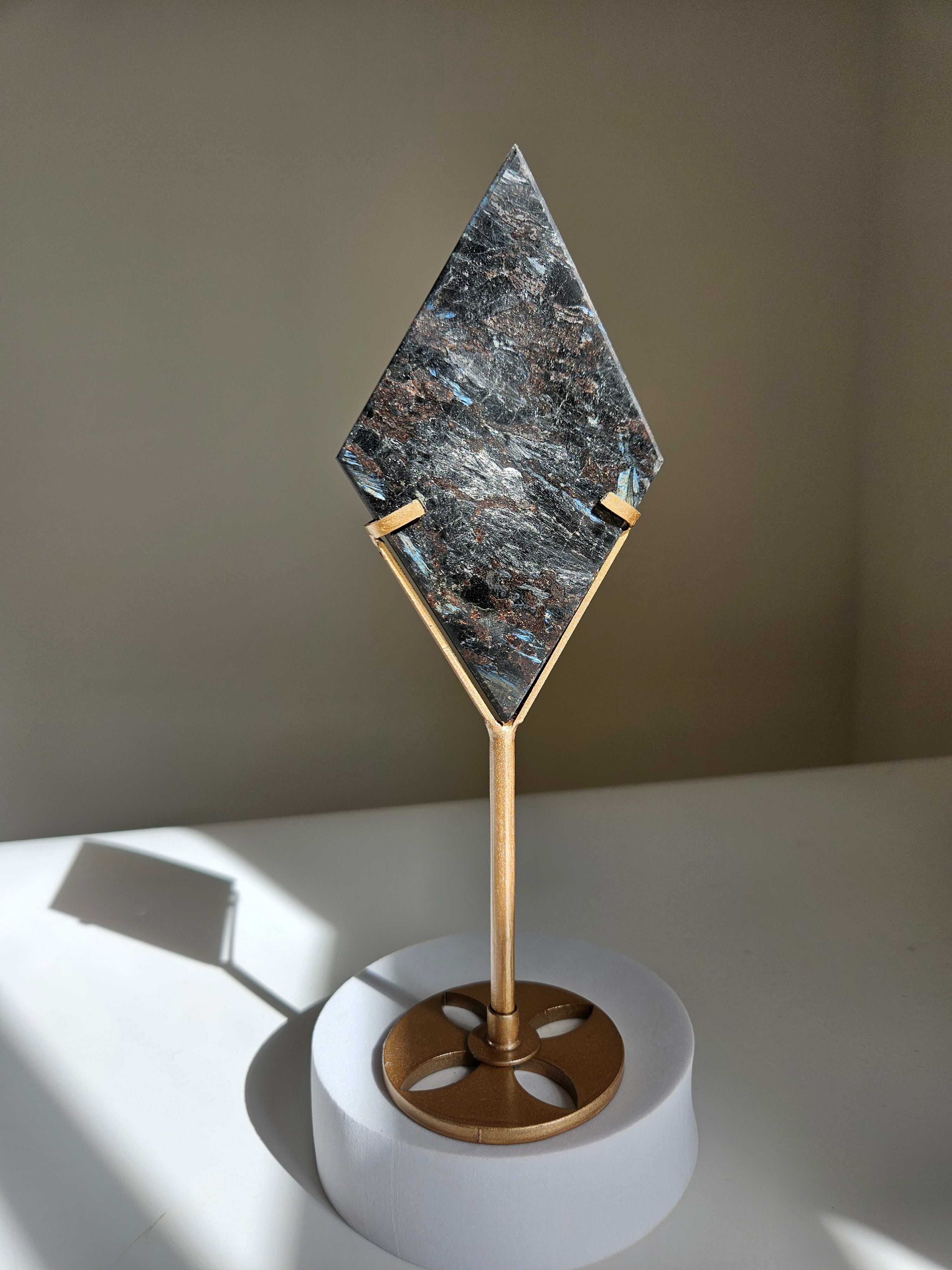 Anthophyllite x Garnet Diamond 005