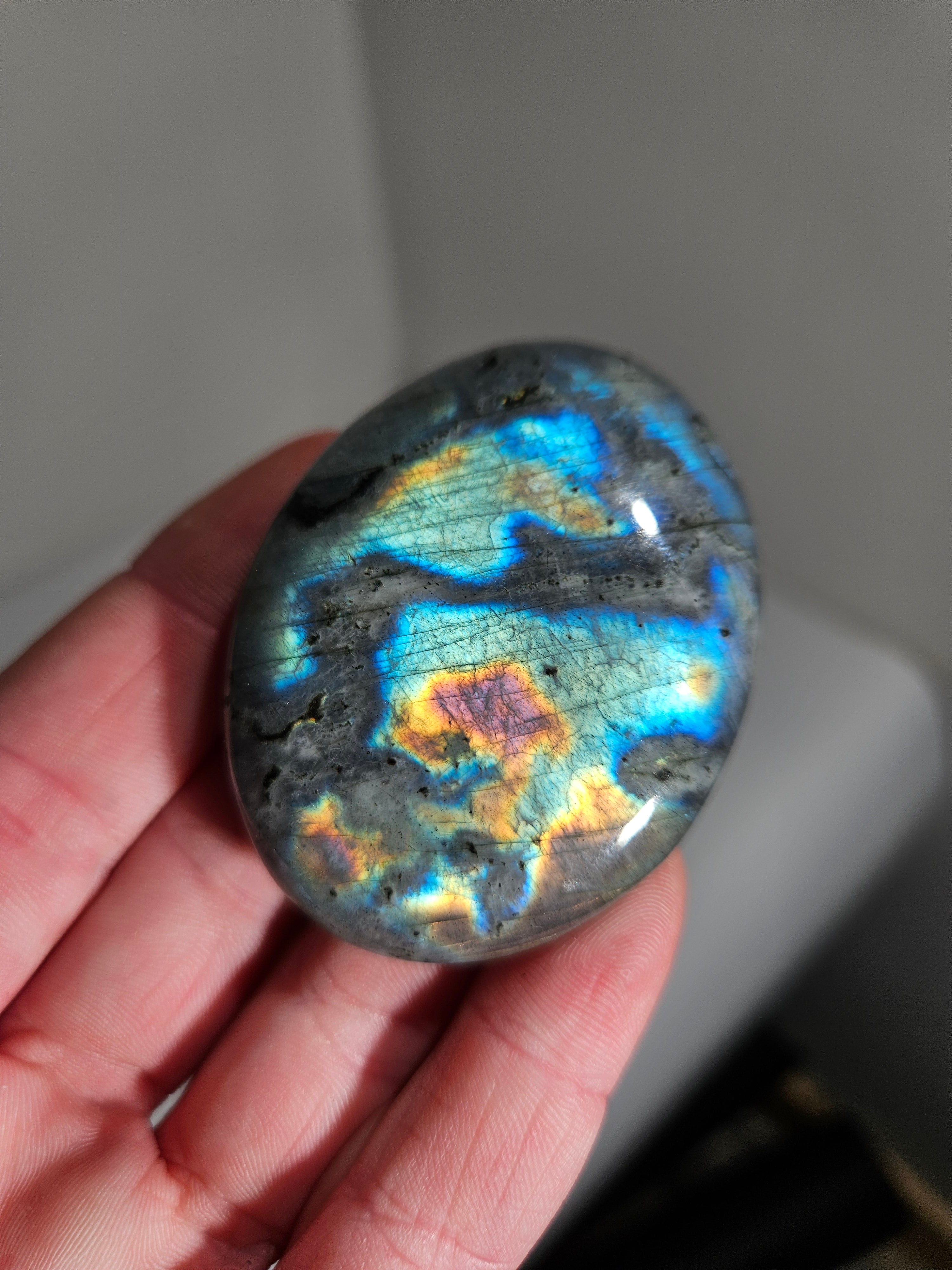 Labradorite Palmstone 001