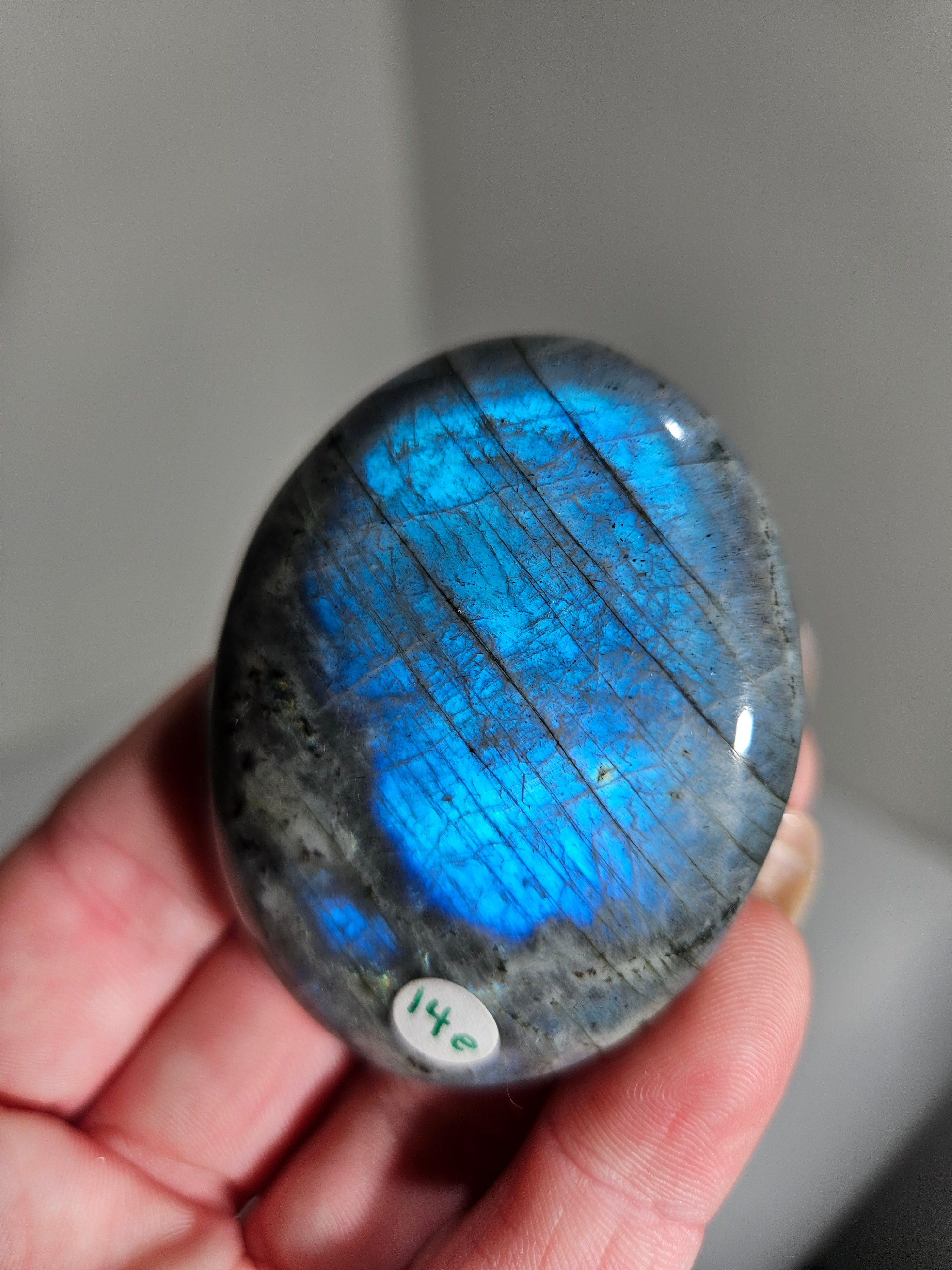 Labradorite Palmstone 001